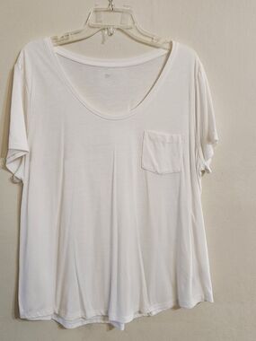 STYLUS White Scoop Neck Pocket Tee